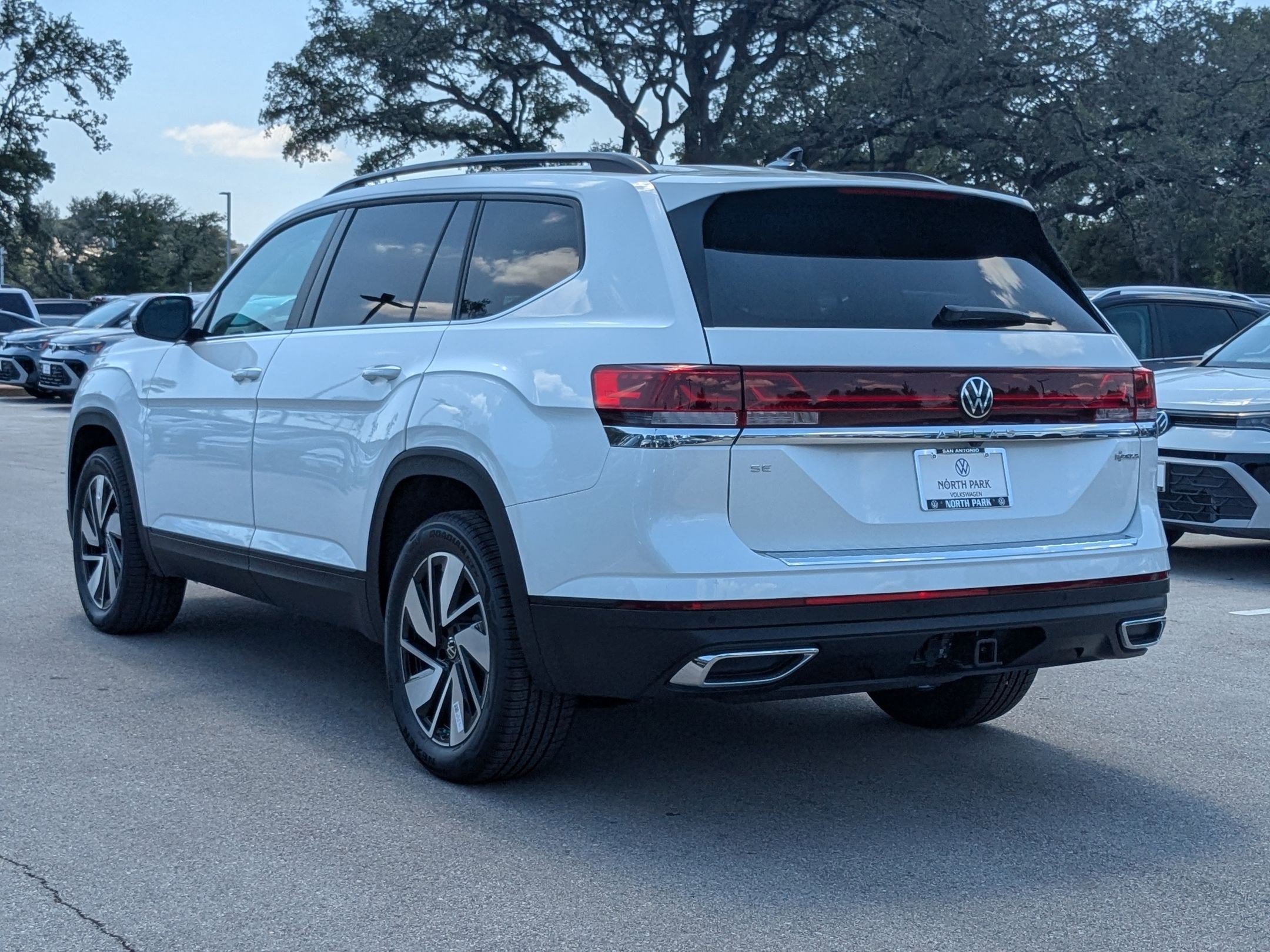 2026 Volkswagen Atlas SE Technology photo 2