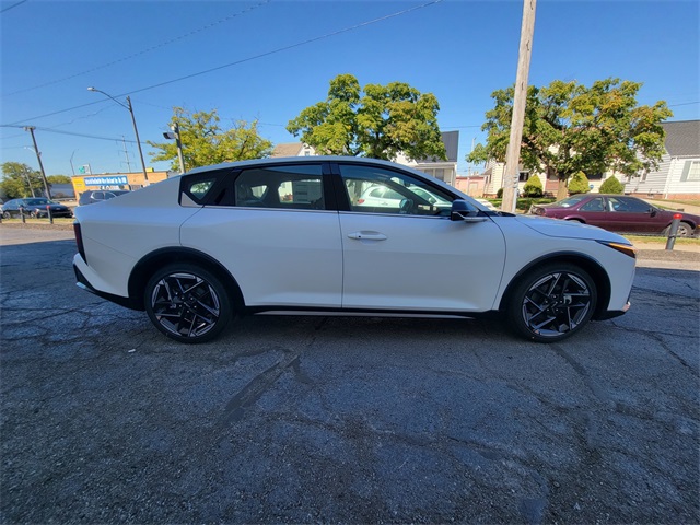 2025 Kia K4 GT-Line photo 3