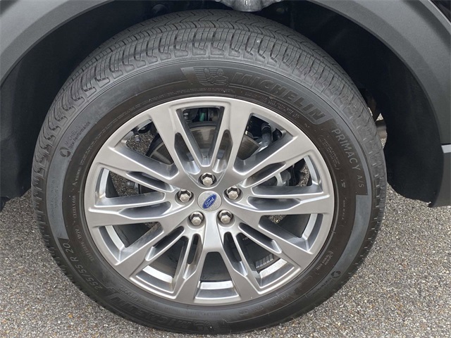2025 Ford Explorer photo 9