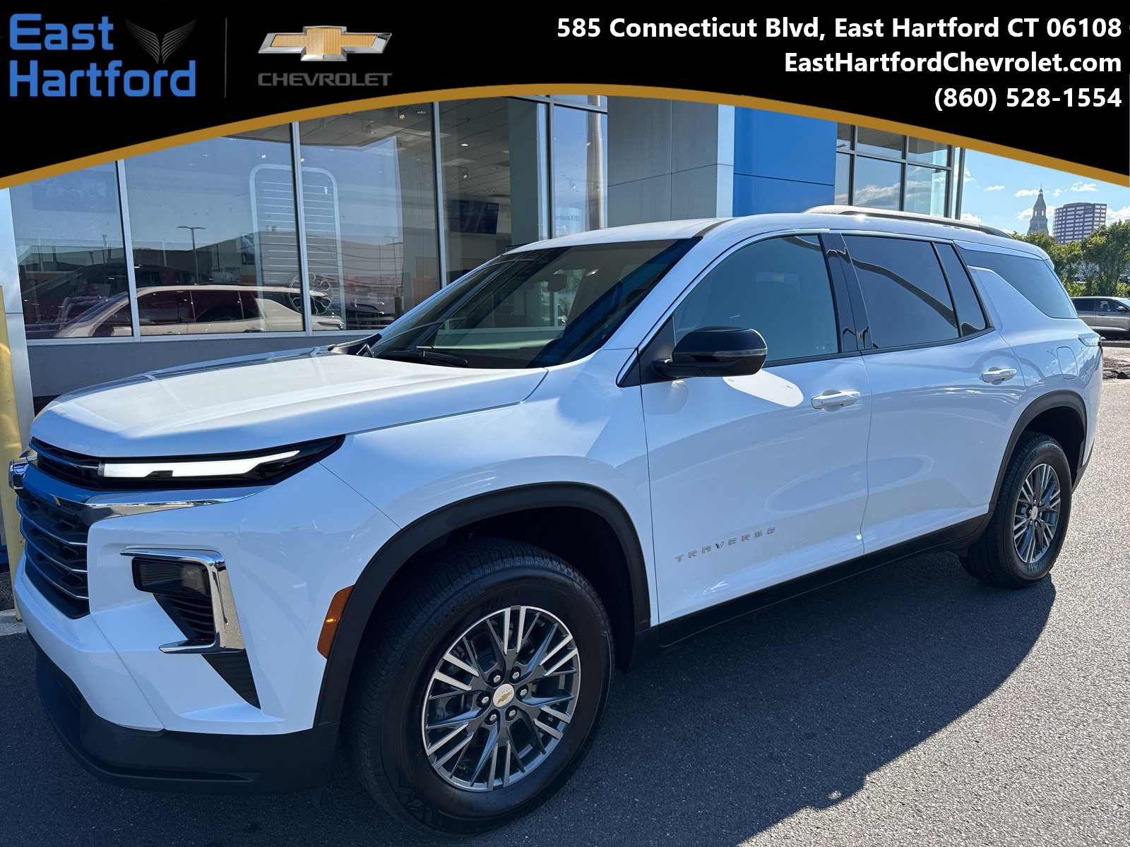 2025 Chevrolet Traverse LT's photo