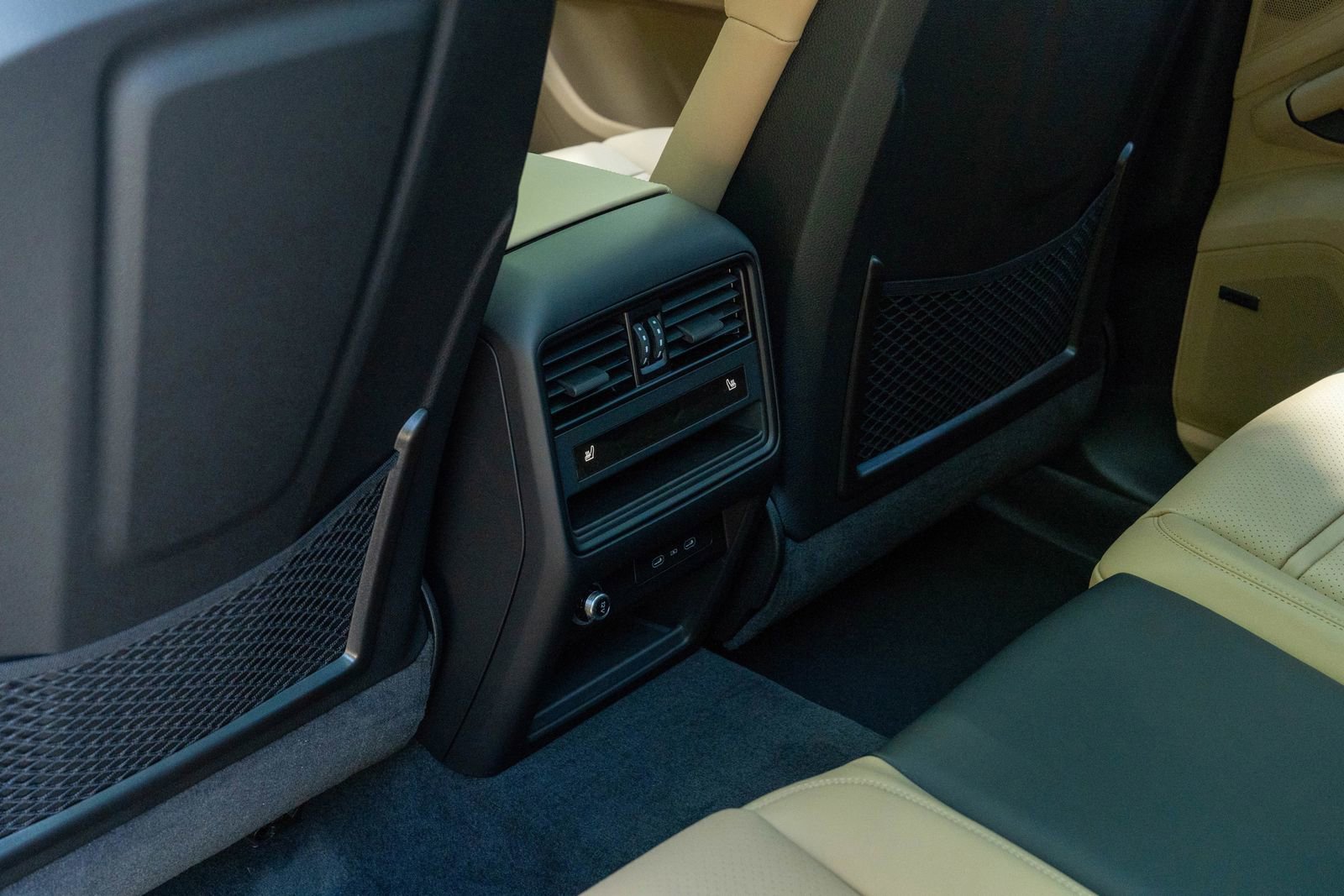 2026 Porsche Cayenne Base photo 32