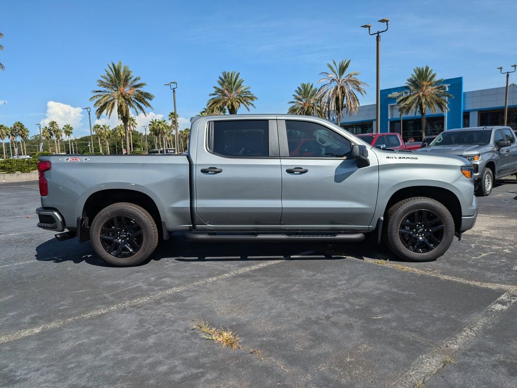 2025 Chevrolet Silverado 1500 Custom photo 3