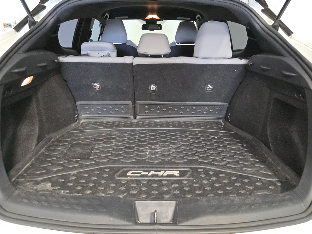 2019 Toyota C-HR XLE photo 18