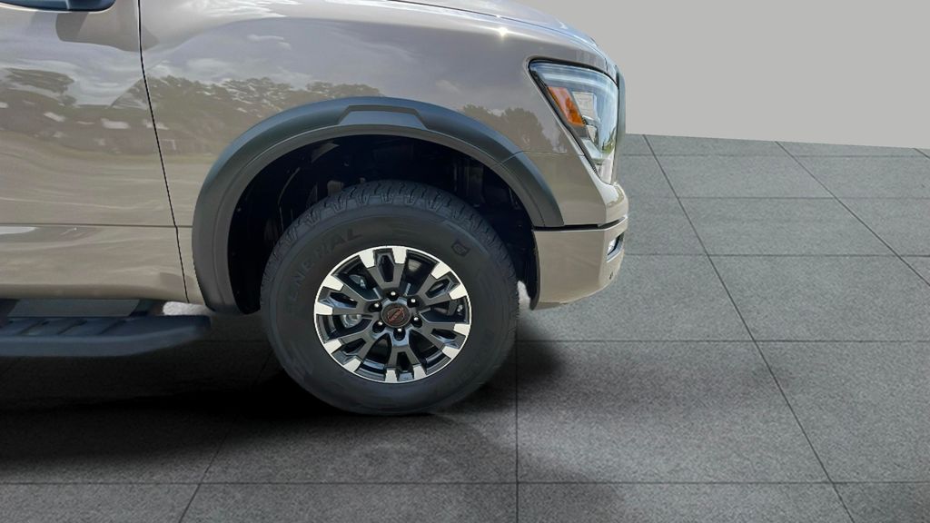 2024 Nissan Titan PRO-4X photo 17