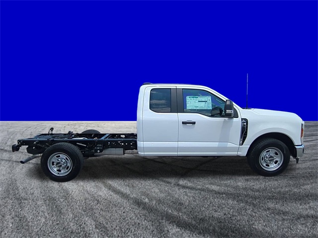 2025 Ford F-350 XL photo 3