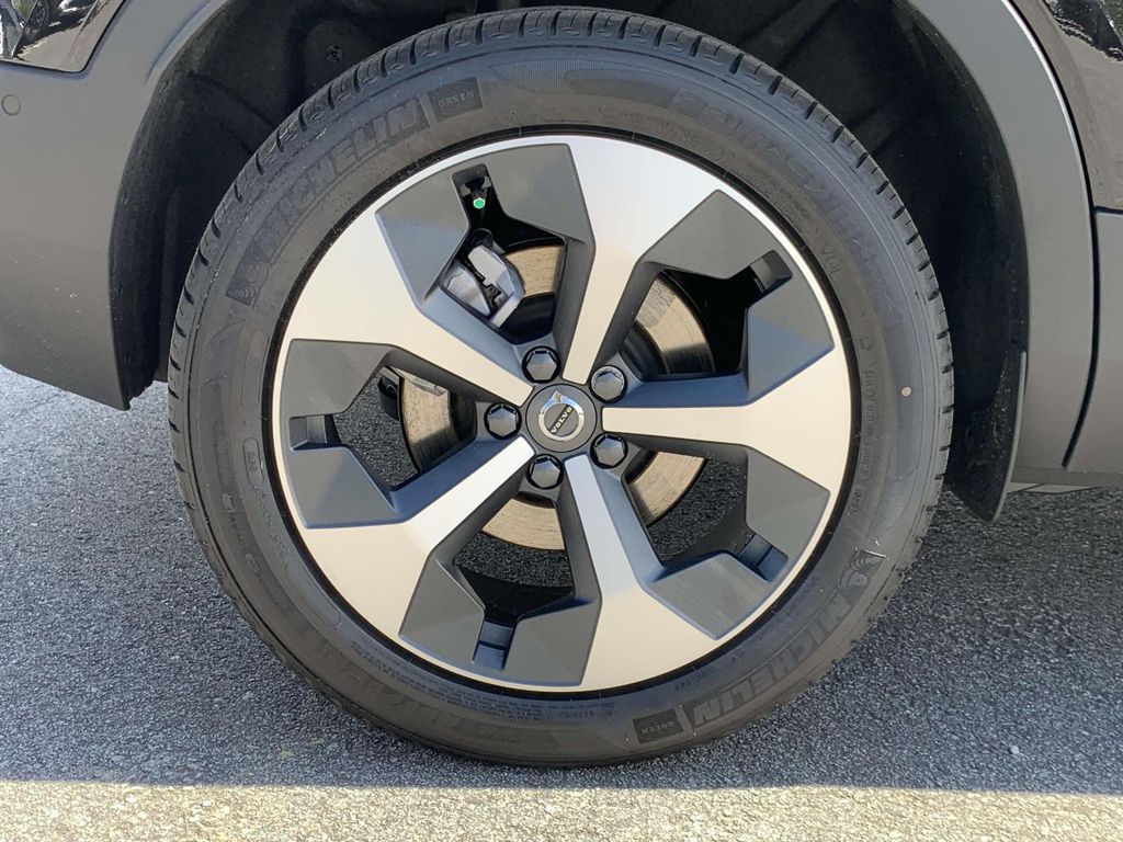 2025 Volvo XC40 AWD Plus photo 25