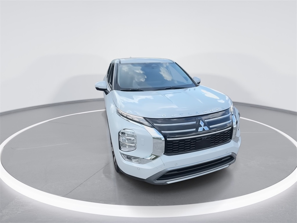 2025 Mitsubishi Outlander SE photo 3