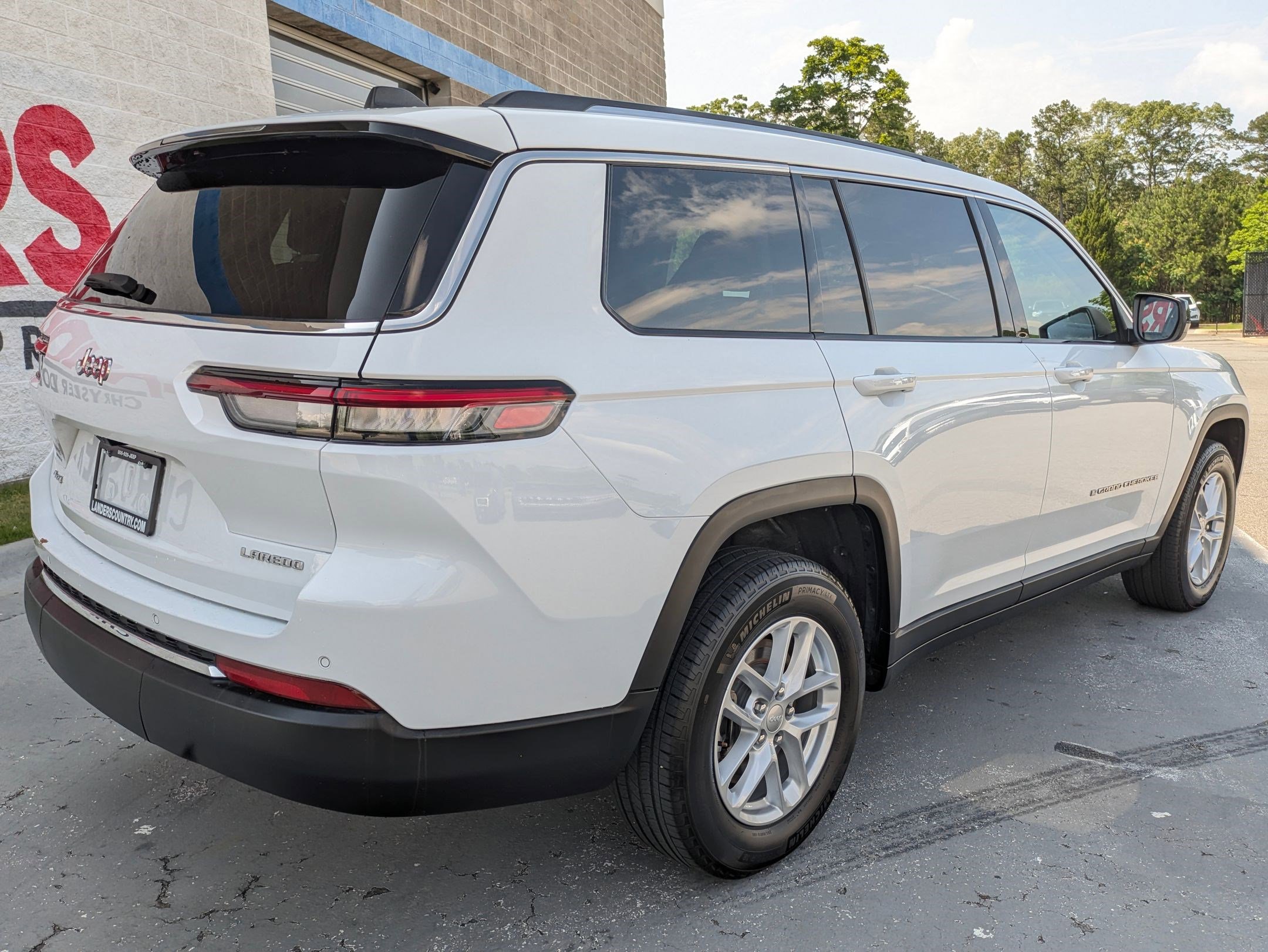 2023 Jeep Grand Cherokee Laredo photo 7
