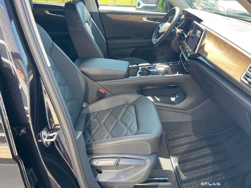 2026 Volkswagen Atlas SE Technology photo 17