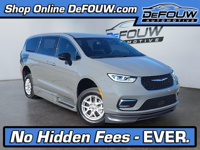 2024 Chrysler Pacifica Touring