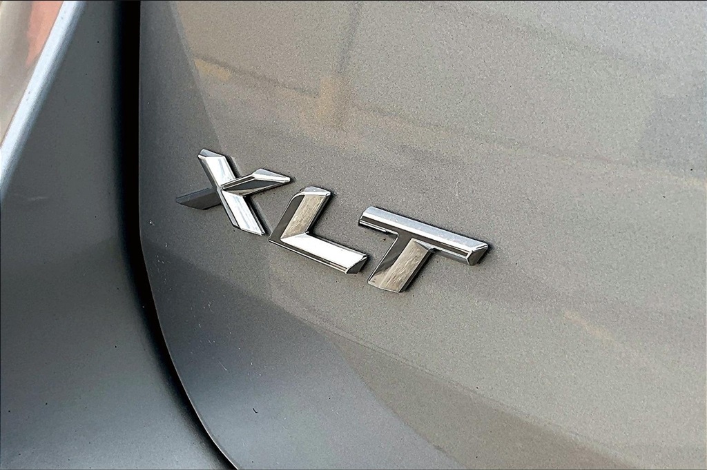 Used 2023 Silver Ford XLT image 8