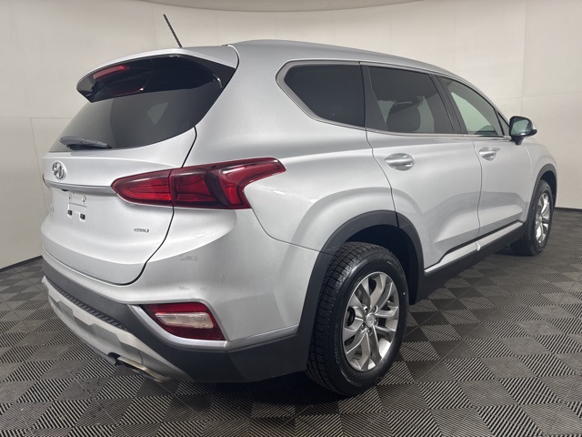 2019 Hyundai Santa Fe SE photo 3