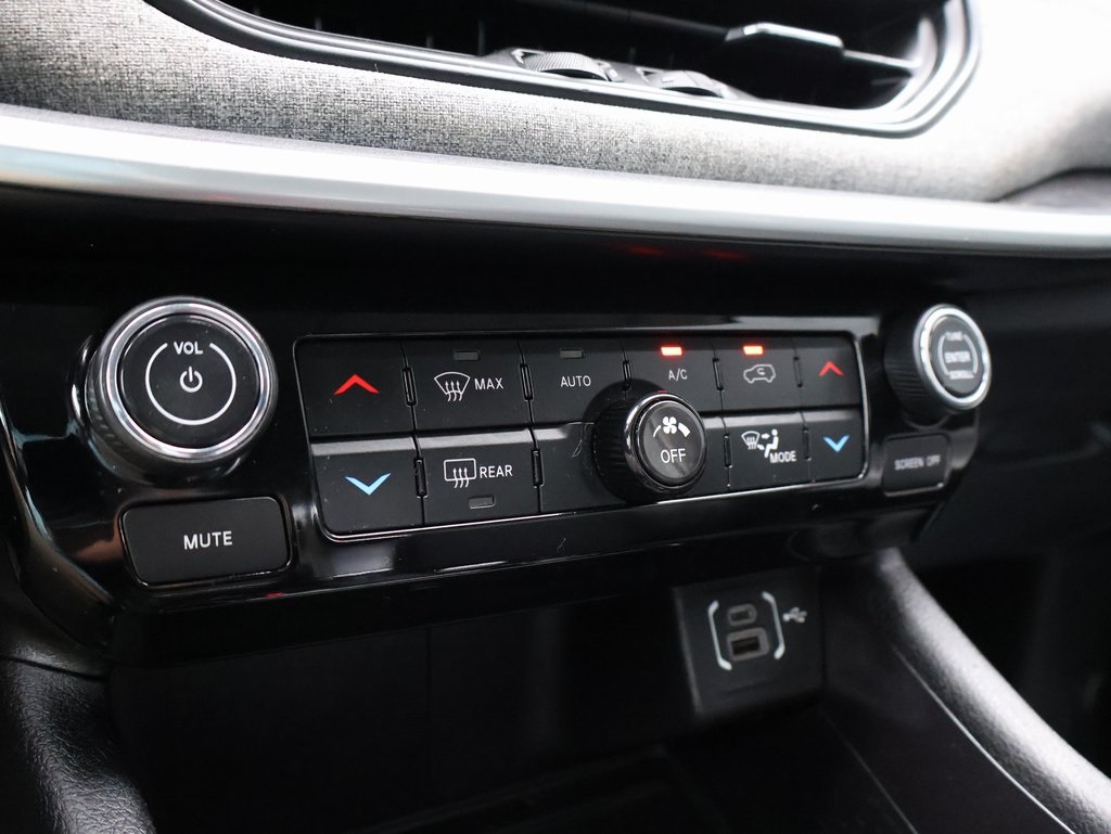 2022 Jeep Compass Latitude photo 37