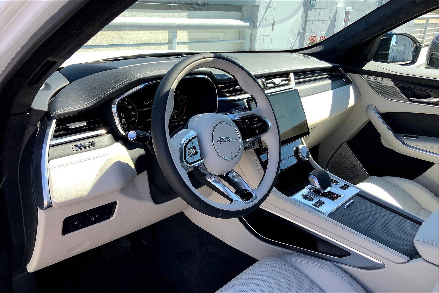 2026 Jaguar F-PACE P250 R-Dynamic S photo 4