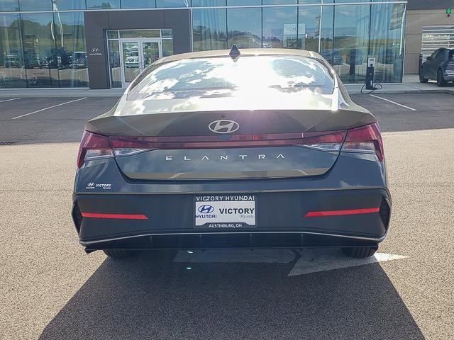 2025 Hyundai Elantra SE photo 6