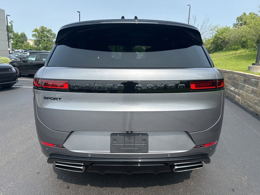 2024 Land Rover Range Rover Sport SE photo 4
