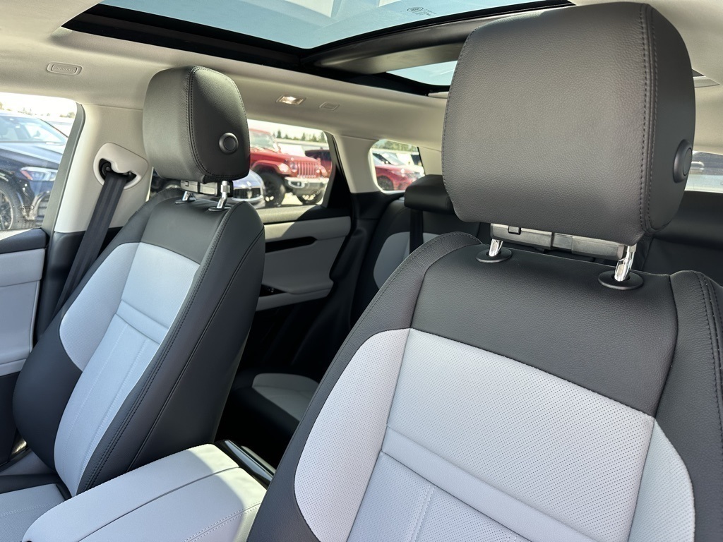 2024 Land Rover Range Rover Evoque Dynamic SE photo 10