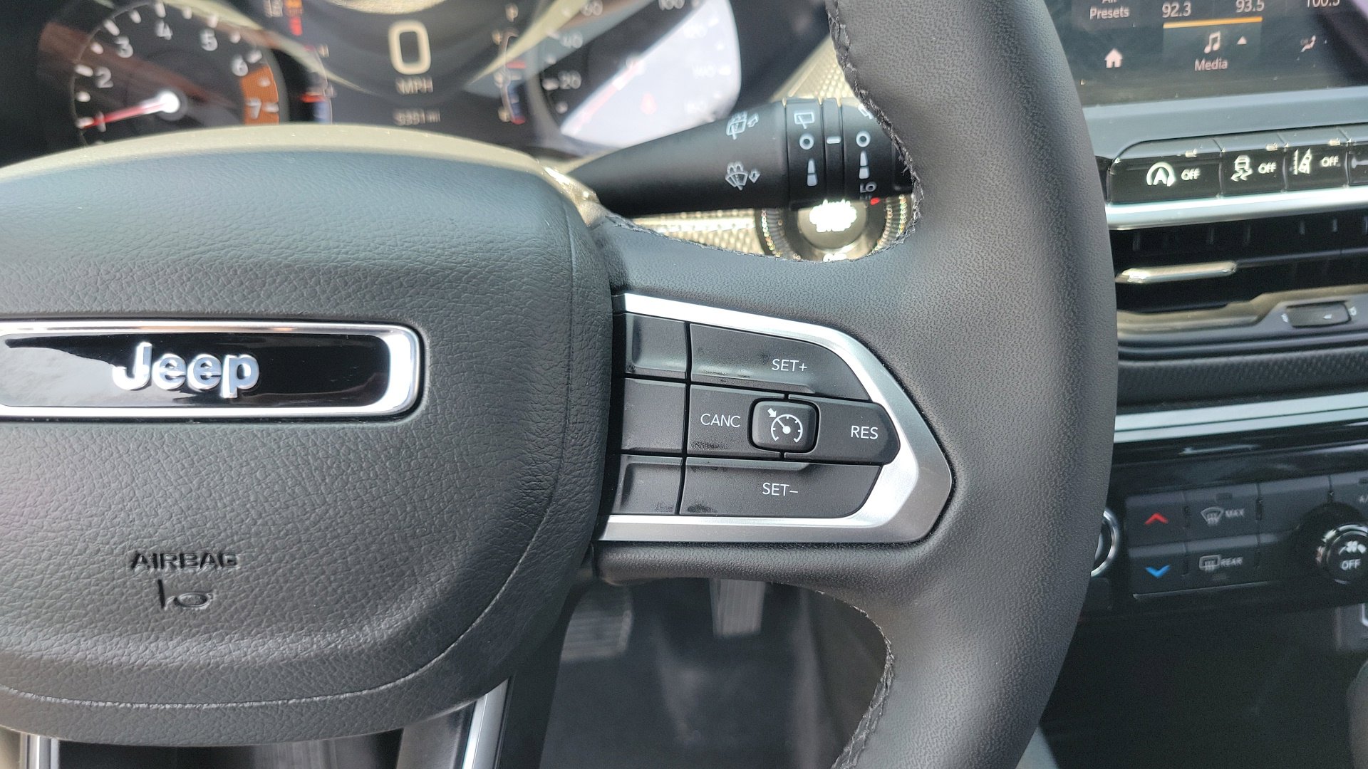 Used 2025 Bright White Clearcoat Jeep Latitude image 19