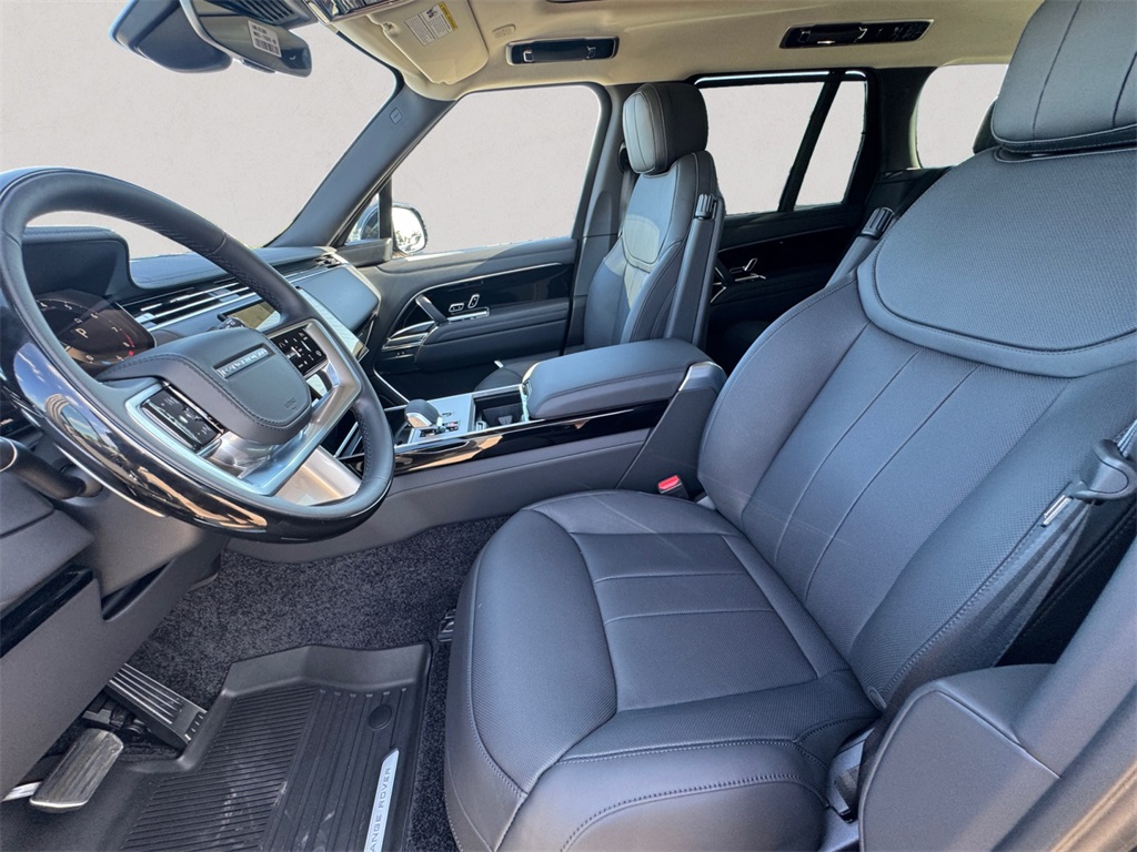 2025 Land Rover Range Rover SE photo 9