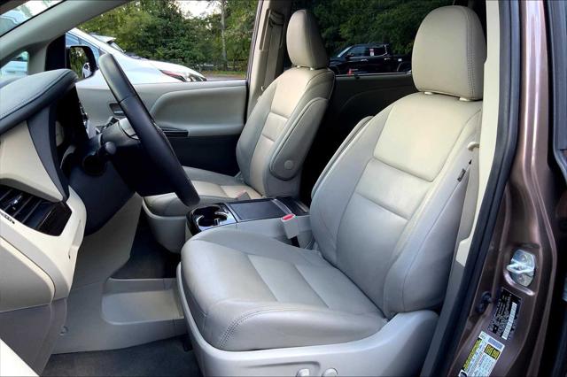 2020 Toyota Sienna XLE photo 7
