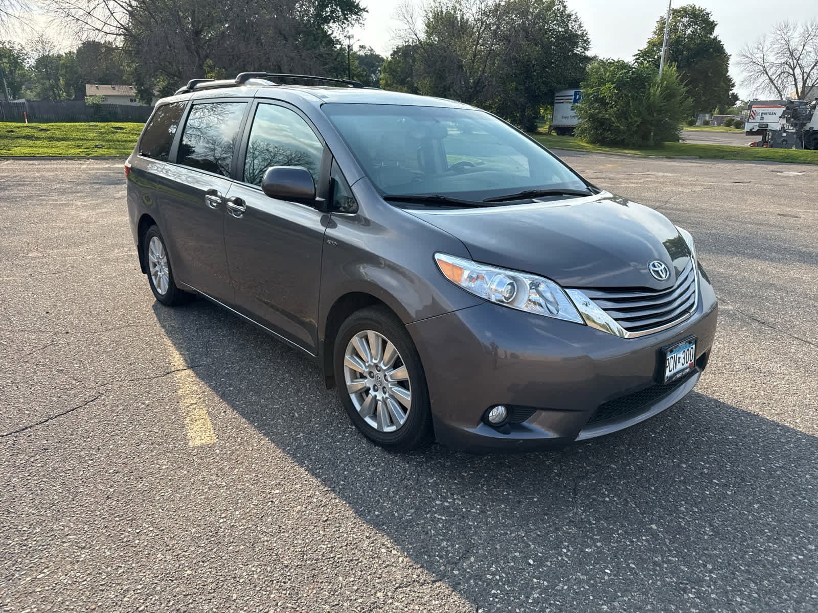 Used 2017 Toyota Sienna XLE with VIN 5TDDZ3DC7HS161161 for sale in Coon Rapids, Minnesota
