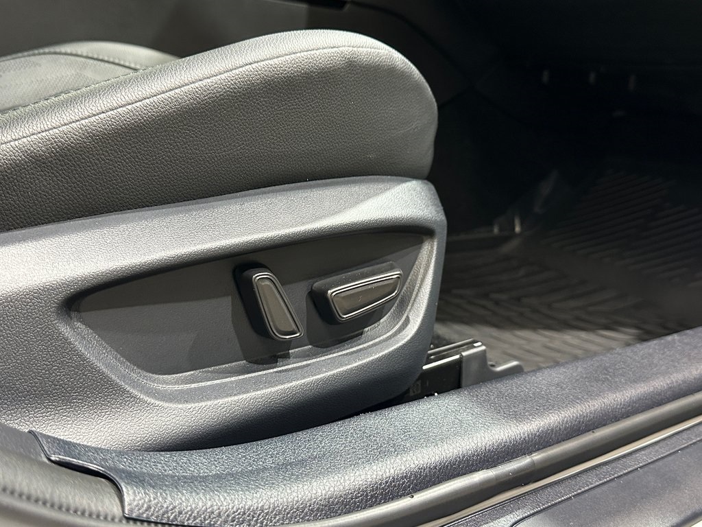 2025 Toyota Camry XSE photo 24