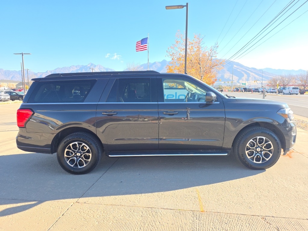 2023 Ford Expedition MAX XLT photo 2