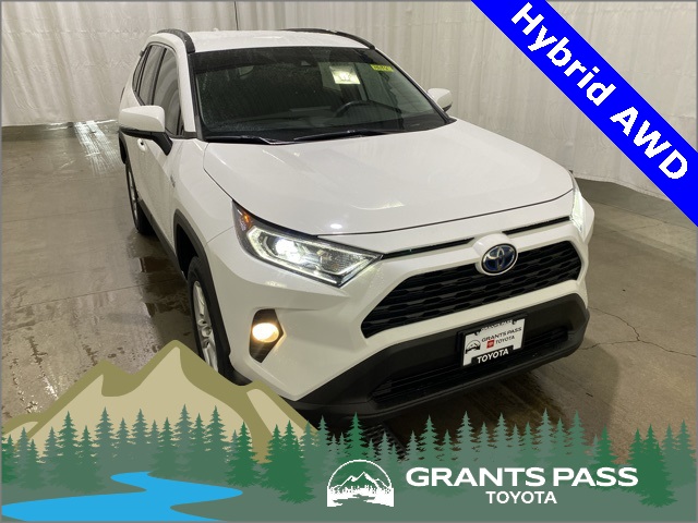 2021 Toyota RAV4 XLE's photo