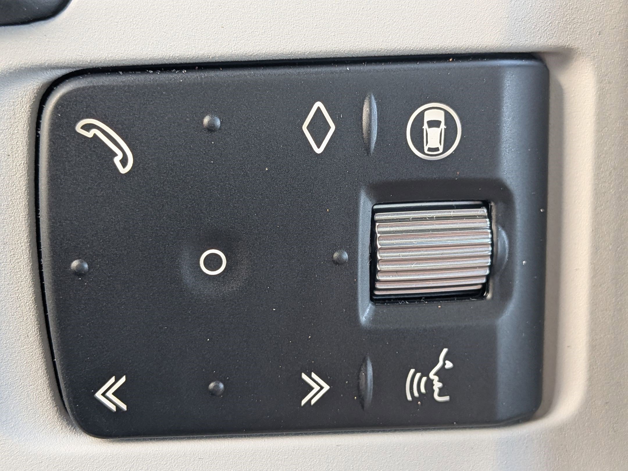 2025 Land Rover Defender 110 X-Dynamic SE photo 15