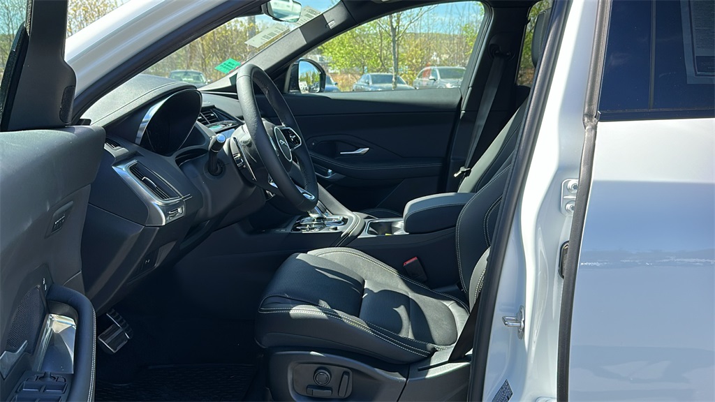 2024 Jaguar E-PACE R-Dynamic SE photo 10