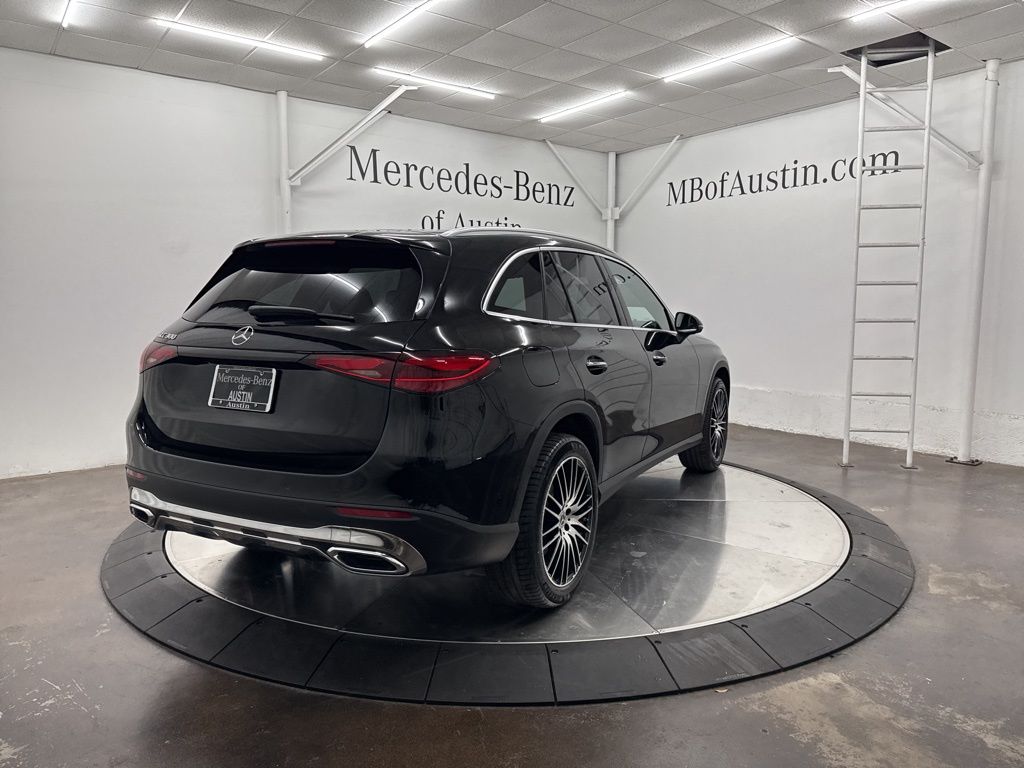 2026 Mercedes Benz GLC 300 photo 5
