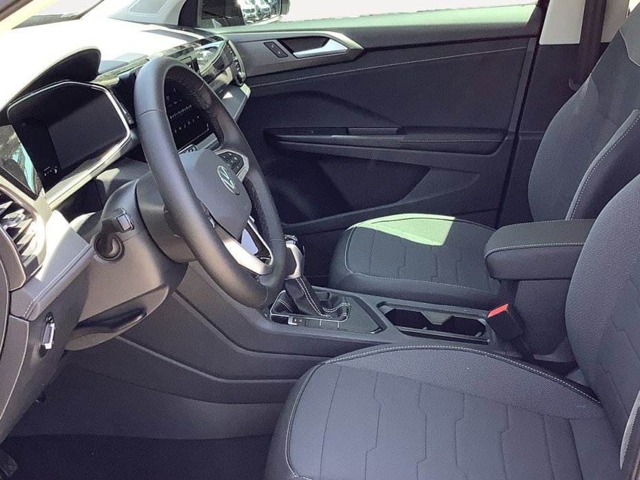 2025 Volkswagen Taos SE photo 19