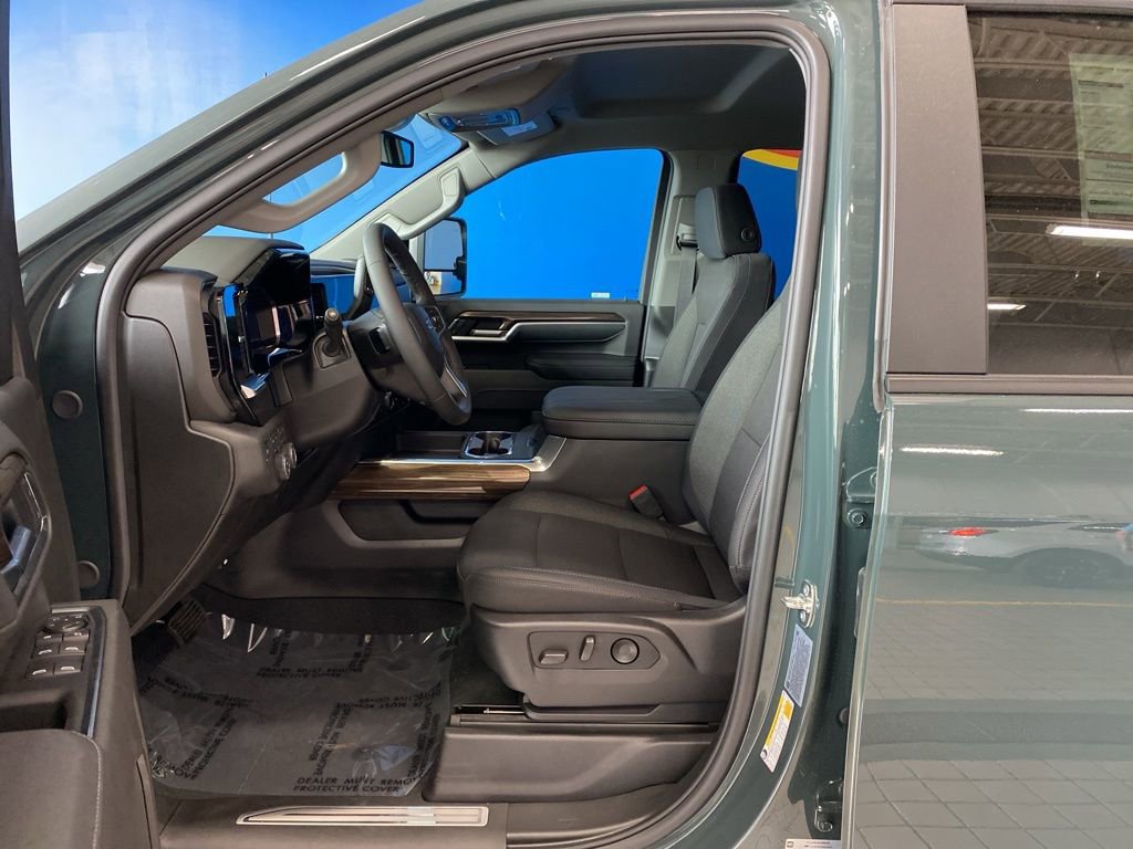 2025 Chevrolet Silverado 3500HD LT photo 11