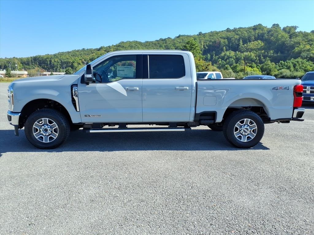 2026 Ford F-250 Lariat photo 2