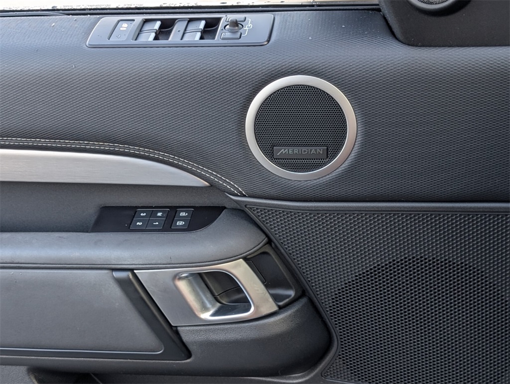 2023 Land Rover Discovery S R-Dynamic photo 27