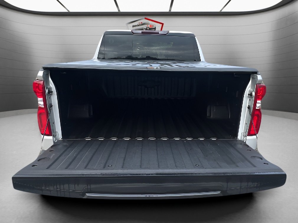 2021 Chevrolet Silverado RST photo 19