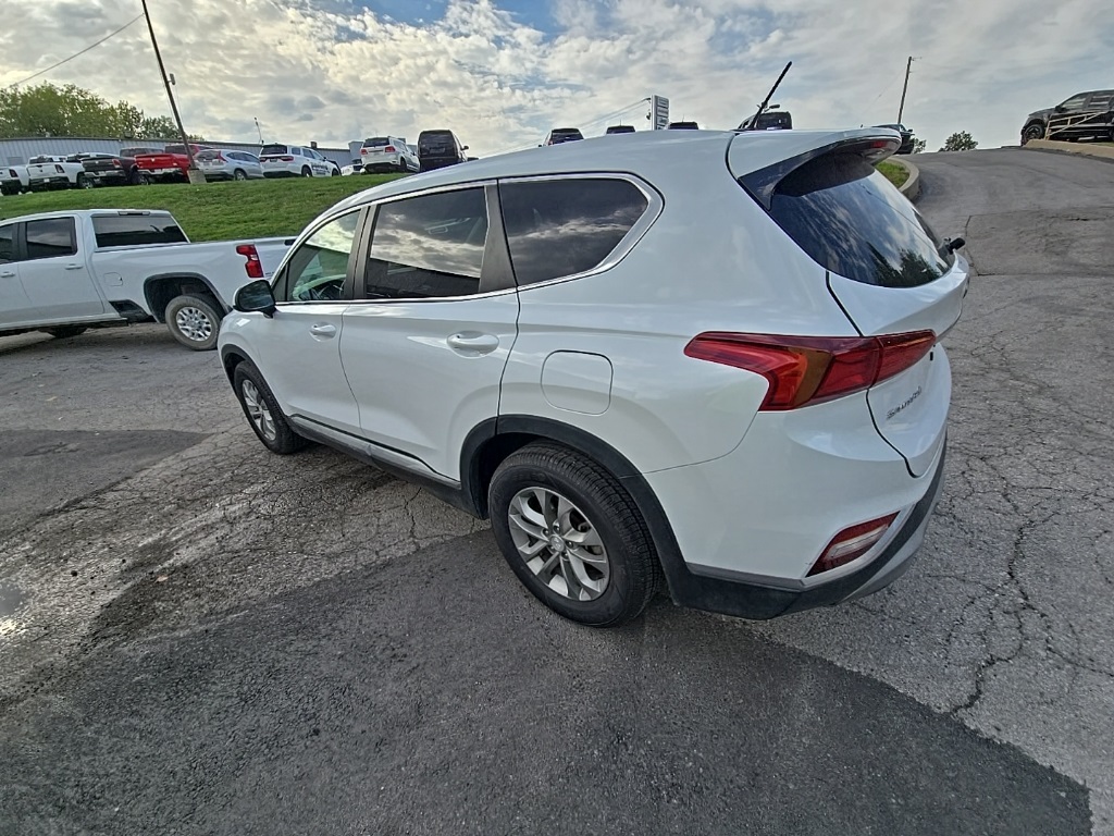 2019 Hyundai Santa Fe SE photo 4