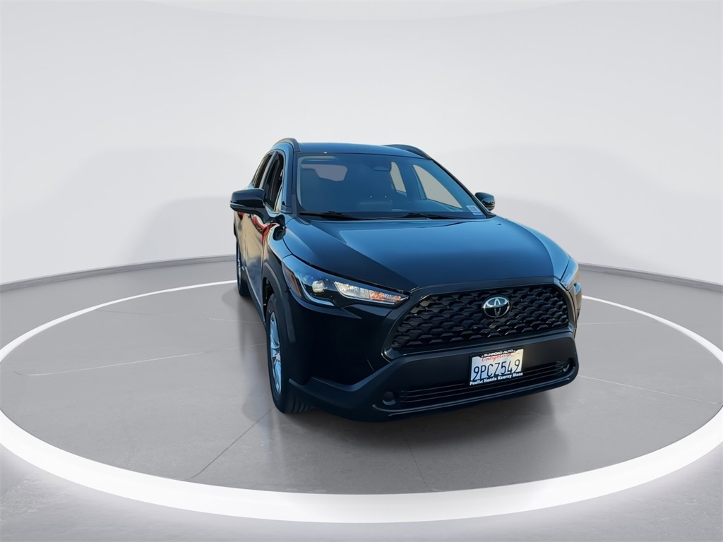 2023 Toyota Corolla Cross LE photo 3