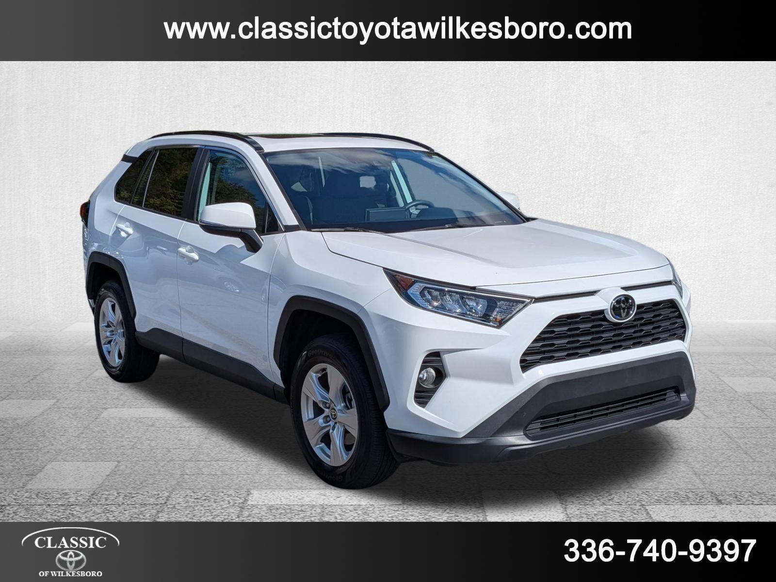 2021 Toyota RAV4 XLE photo 3