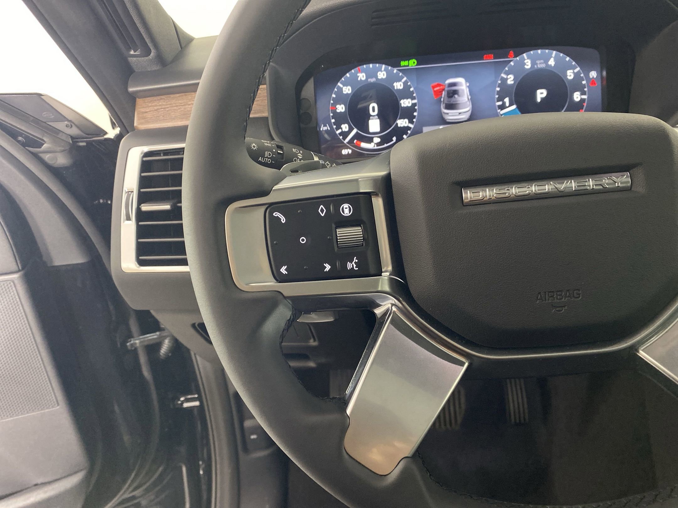 2025 Land Rover Discovery S photo 13