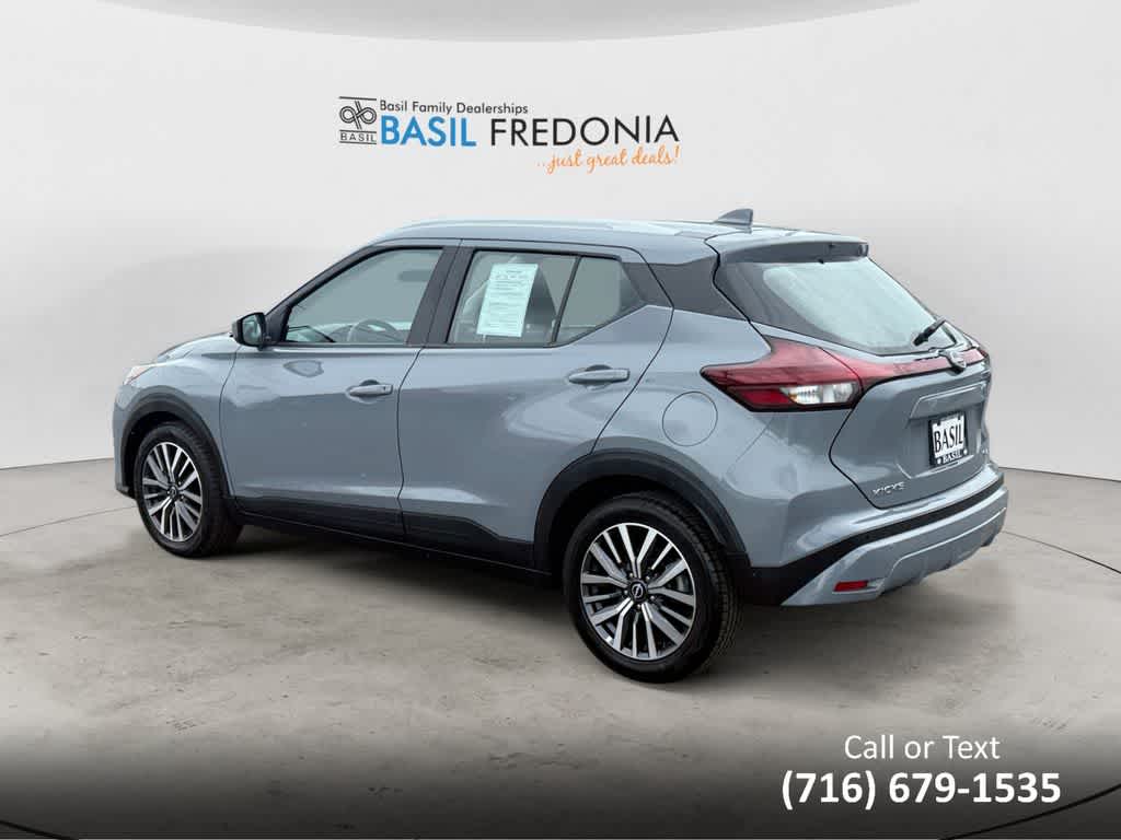 2022 Nissan Kicks SV photo 2