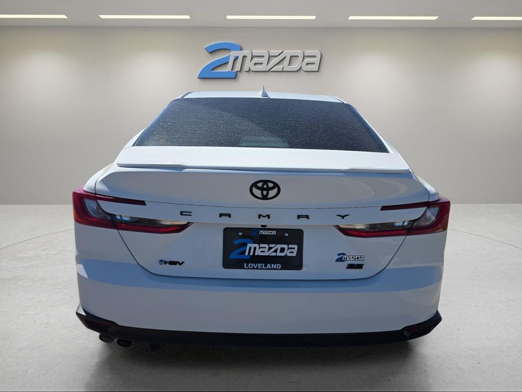 2025 Toyota Camry Hybrid SE photo 4