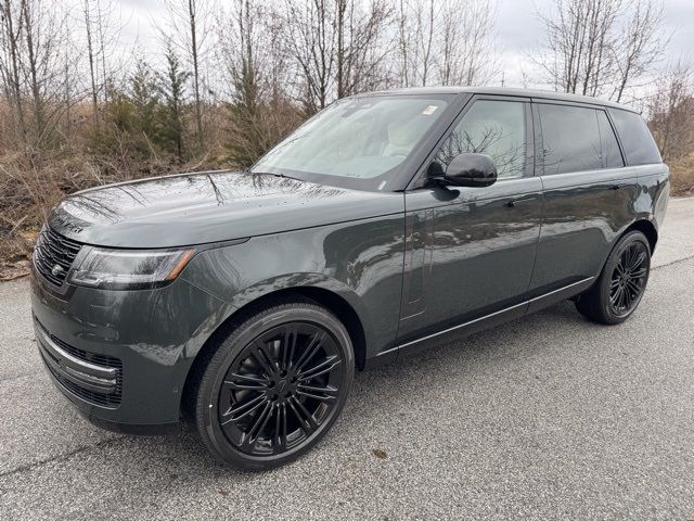 2026 Land Rover Range Rover SE's photo