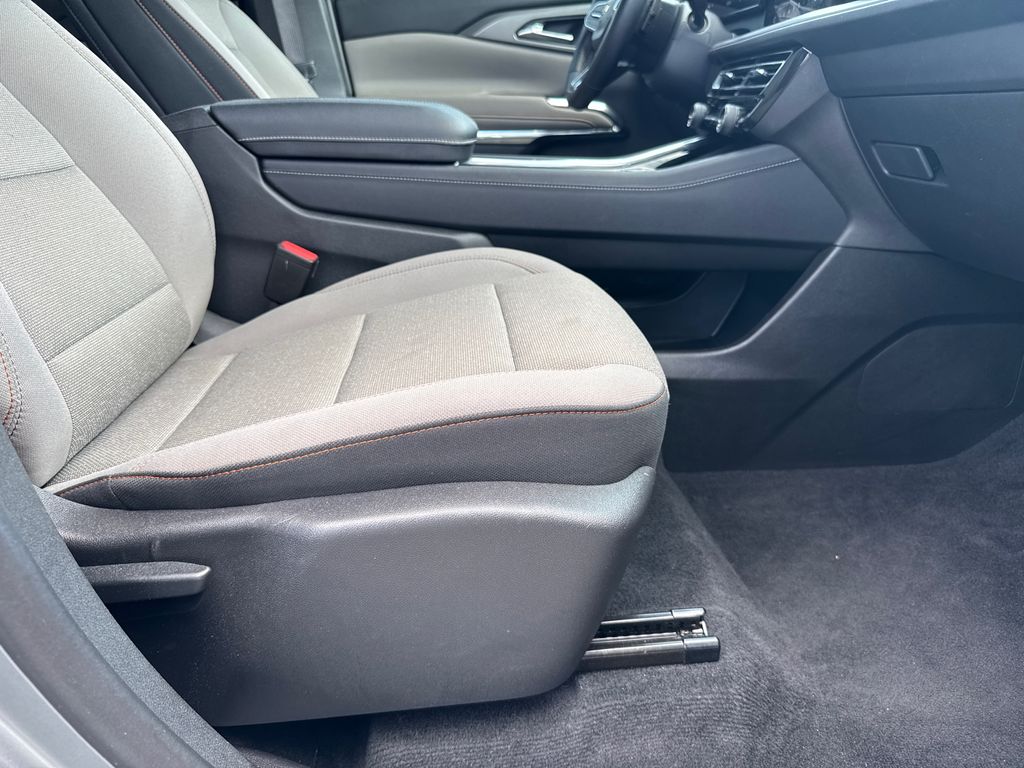 2025 Chevrolet Traverse photo 12