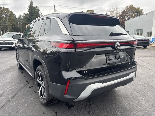 2025 Volkswagen Tiguan SE photo 2