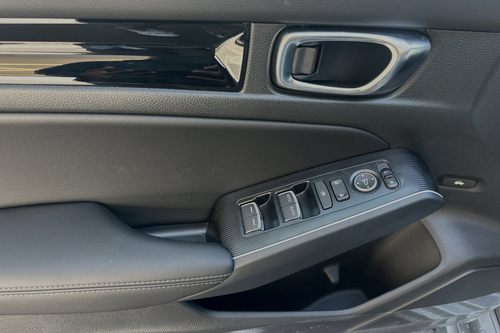 2025 Honda Civic Hybrid Sport Touring photo 10
