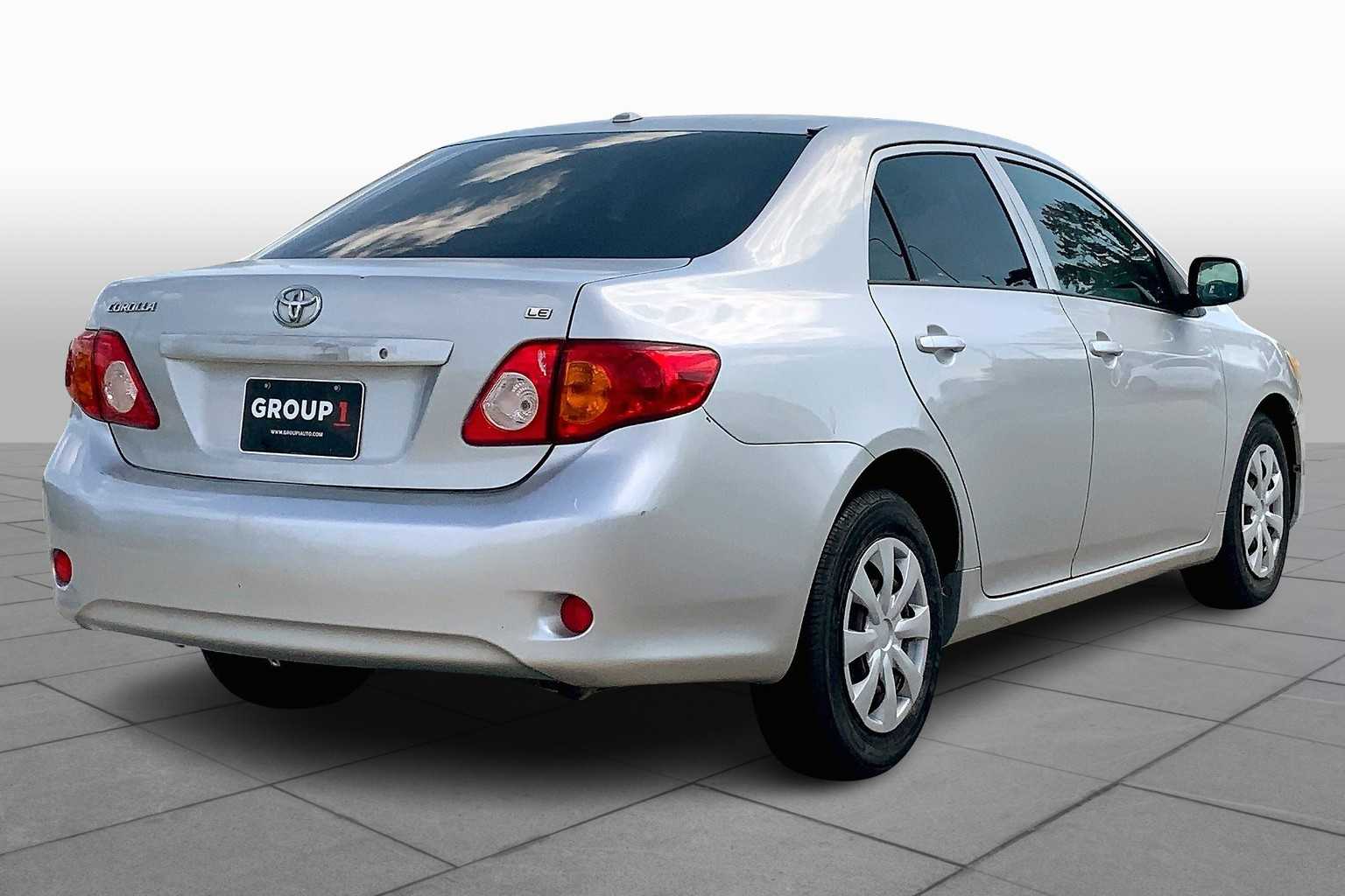 2009 Toyota RAV4 LE photo 12