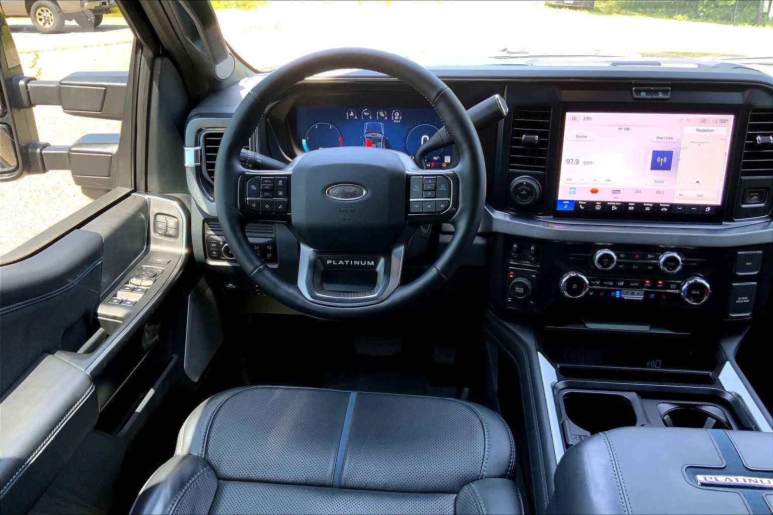 2025 Ford F-350 Platinum photo 5