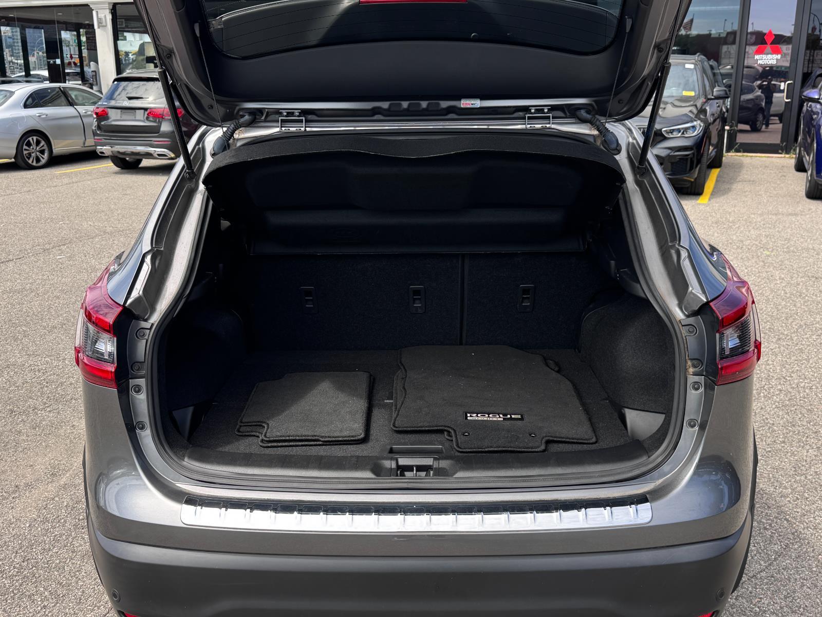 2022 Nissan Rogue Sport SV photo 8