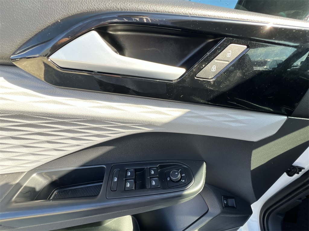 2024 Volkswagen Taos S photo 25